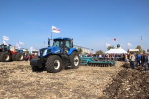 Демпокази на AGROEXPO-2016. Яку техніку показали в роботі в полі?